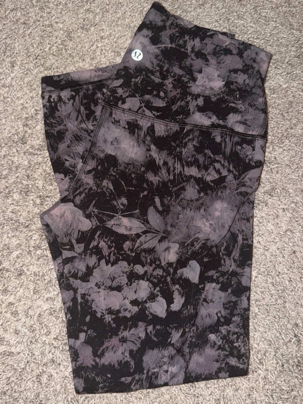 lululemon athletica womens Black & Gray Floral Joggers